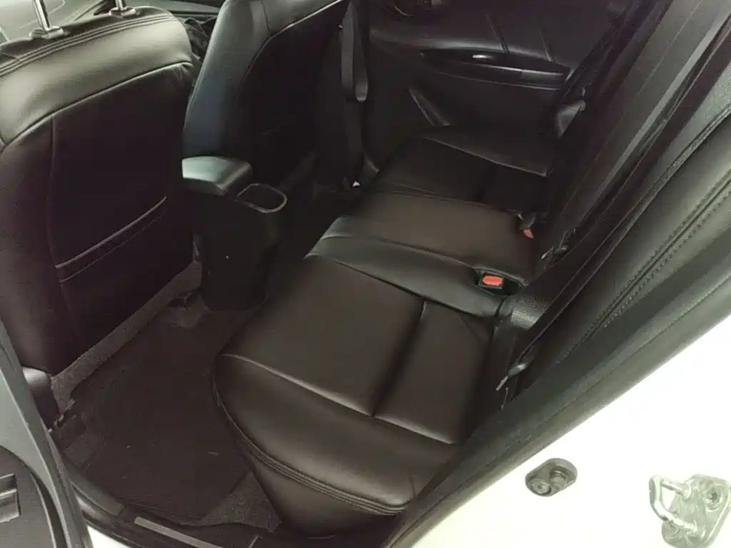 Toyota Yaris L — фото 17
