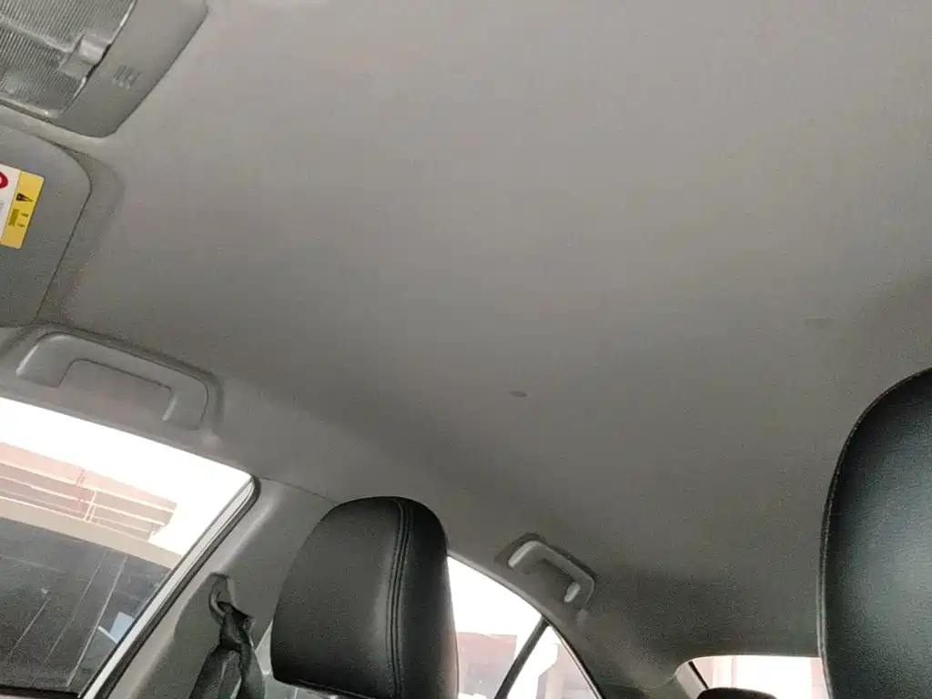 Toyota Yaris L — фото 18