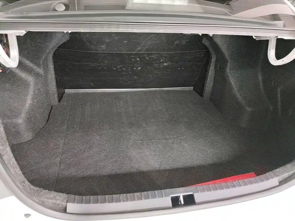Toyota Yaris L — фото 19