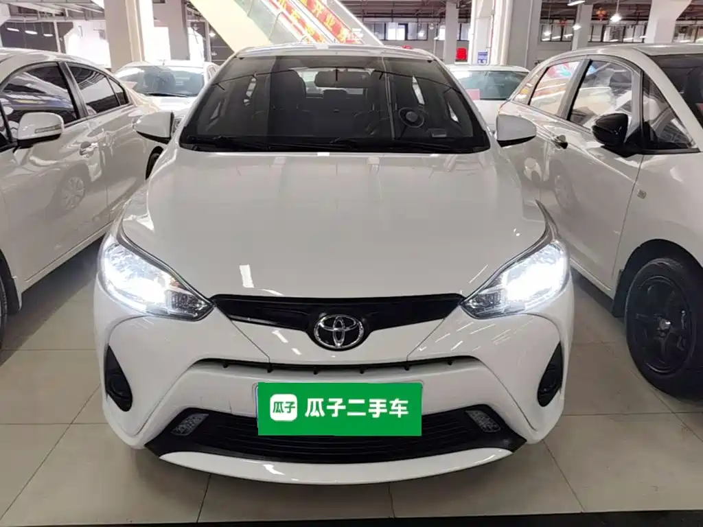 Toyota Yaris L — фото 3