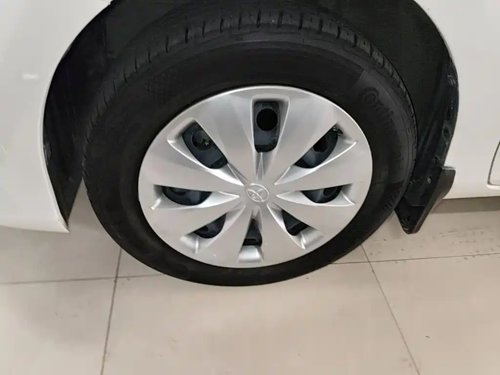 Toyota Yaris L — фото 23