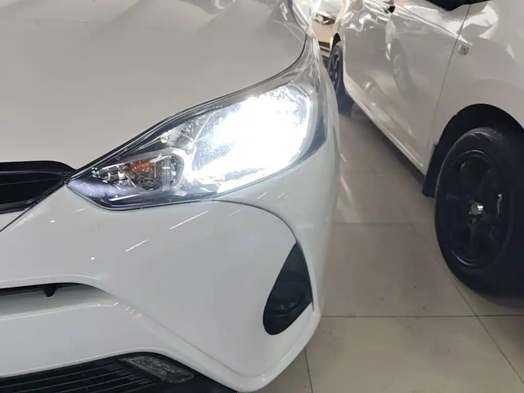 Toyota Yaris L — фото 24