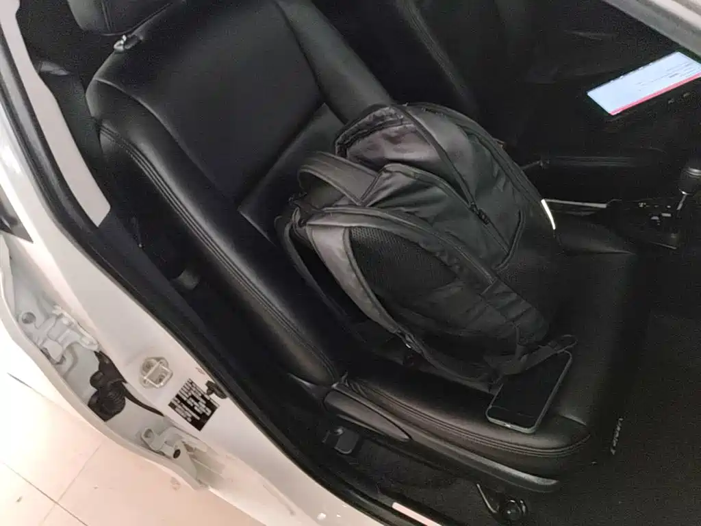 Toyota Yaris L — фото 25