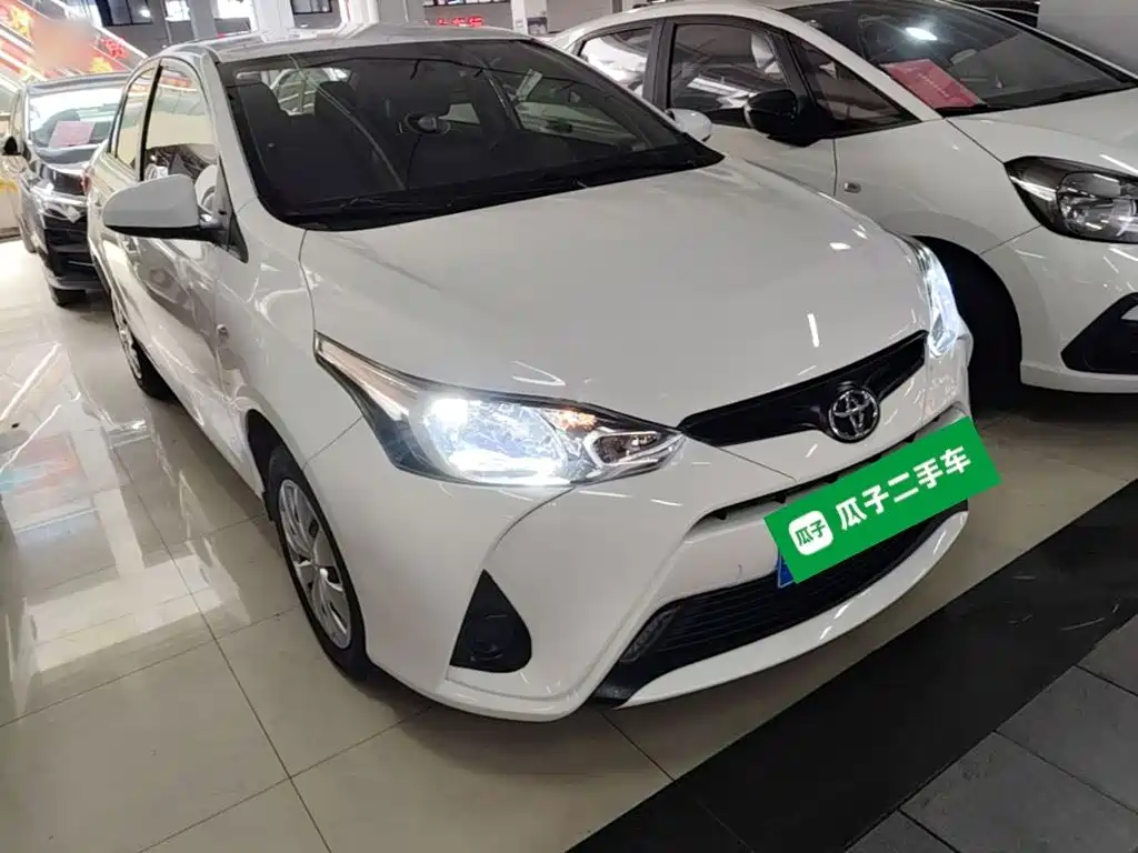 Toyota Yaris L — фото 4