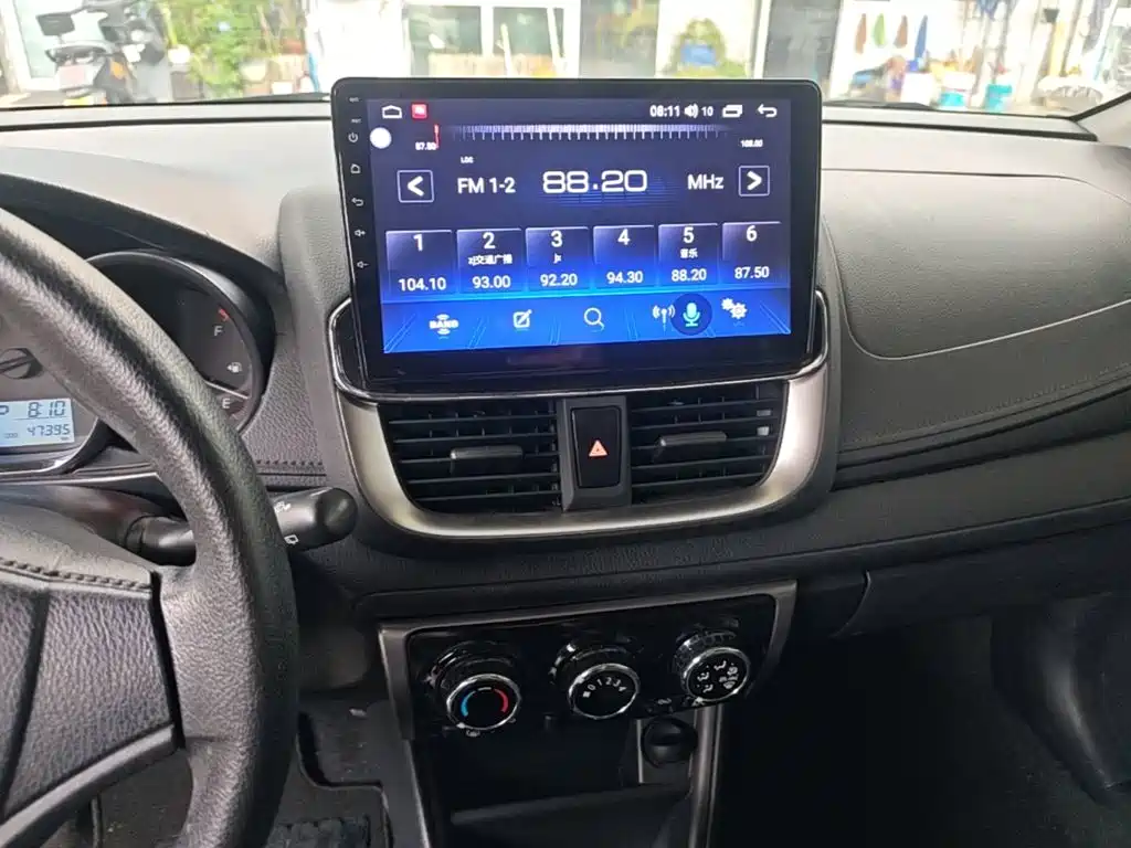 Toyota Yaris L — фото 13