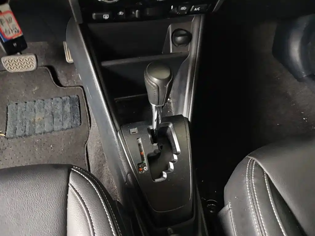 Toyota Yaris L — фото 14