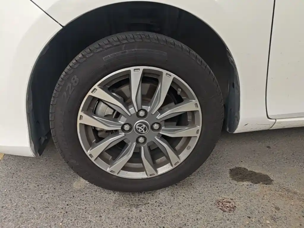 Toyota Yaris L — фото 23