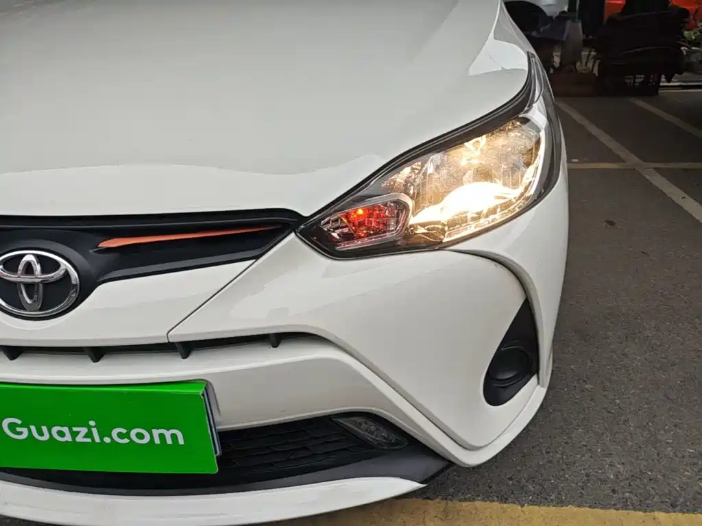Toyota Yaris L — фото 24