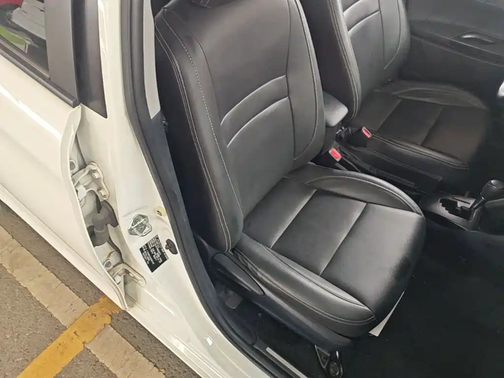 Toyota Yaris L — фото 25