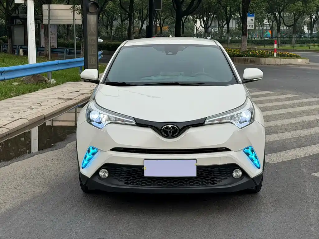 Toyota C-HR — фото 2
