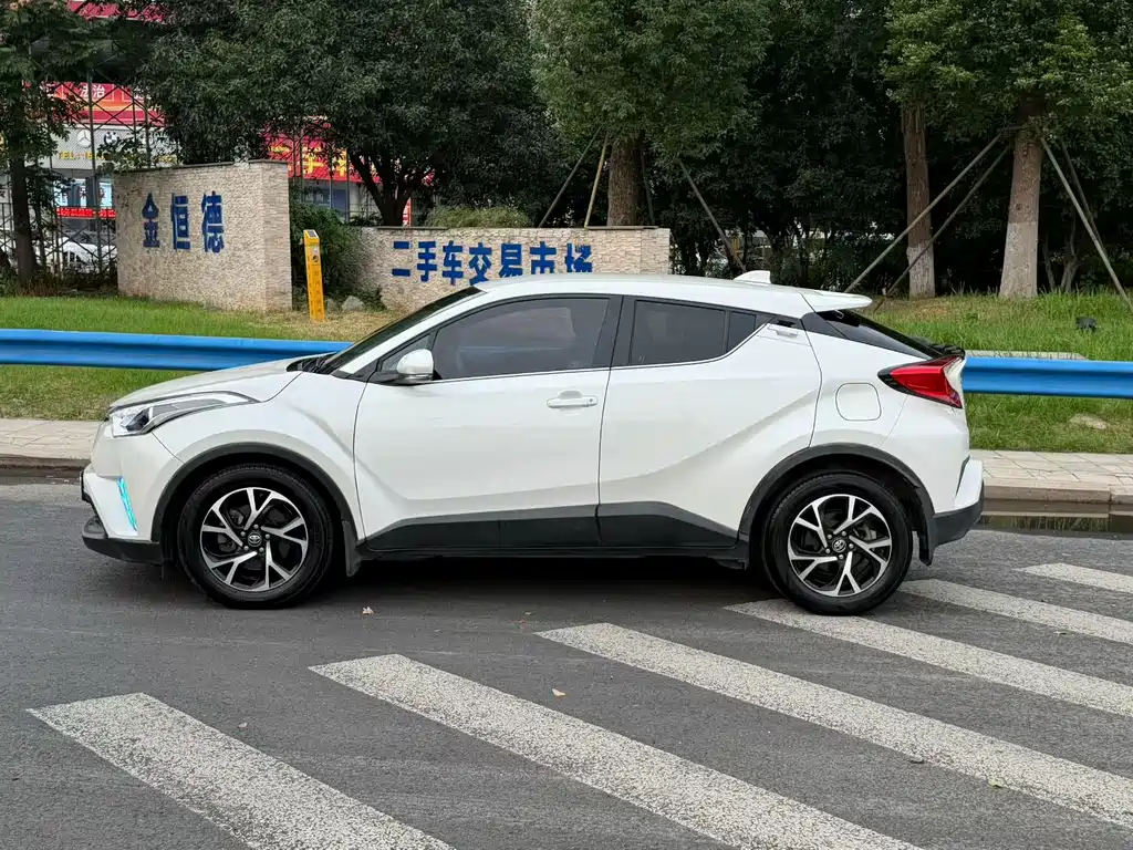 Toyota C-HR — фото 3