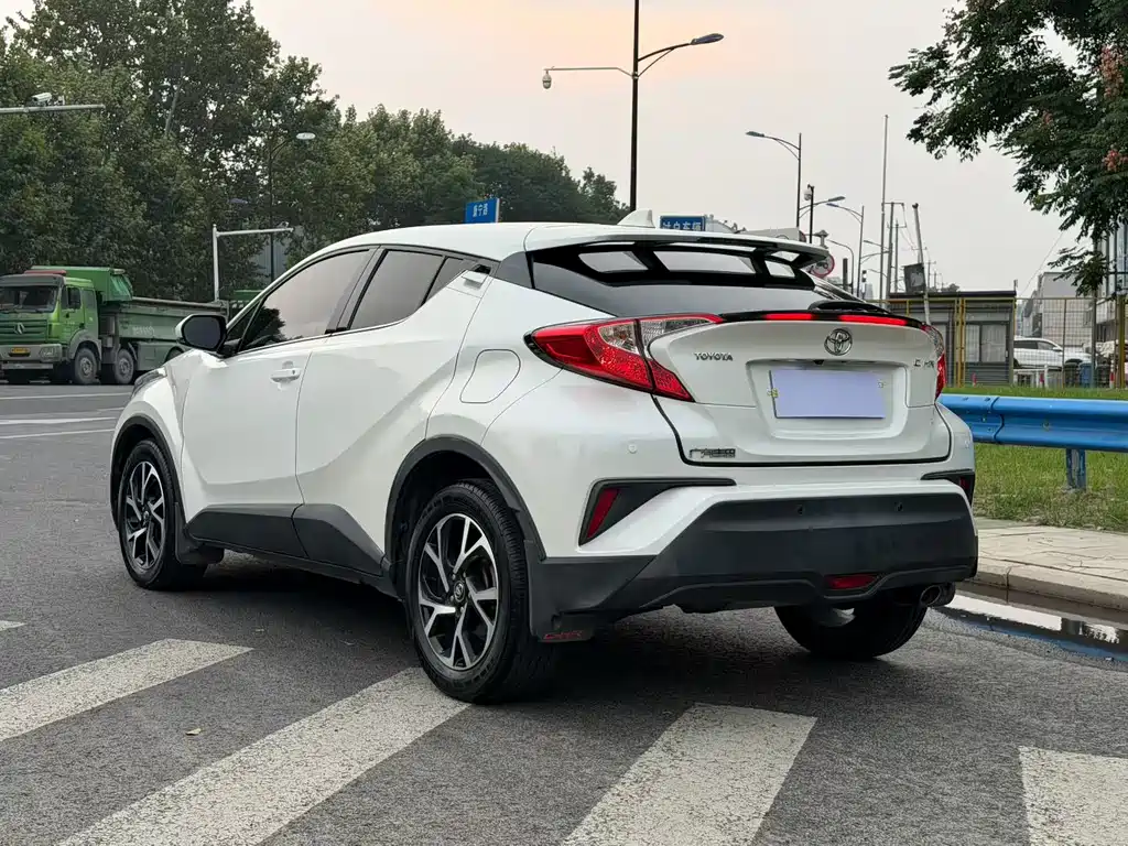 Toyota C-HR — фото 4