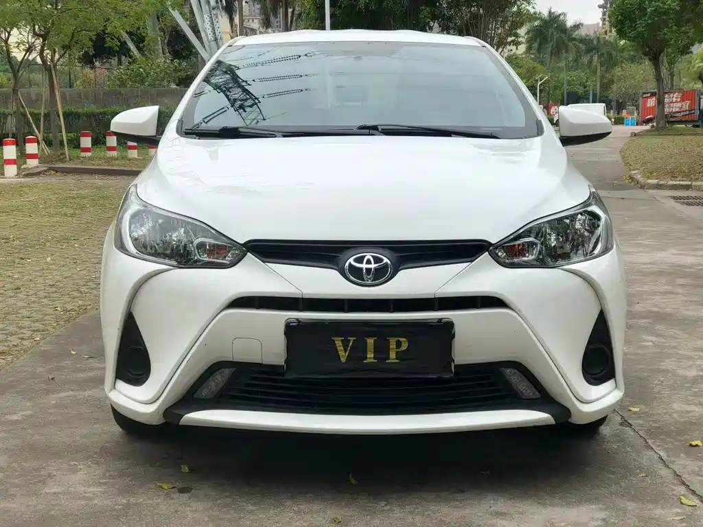 Toyota Yaris L — фото 2