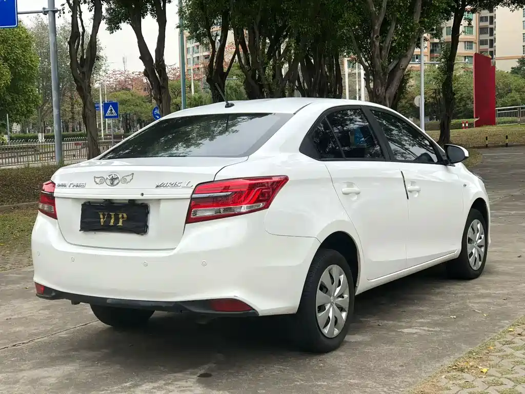Toyota Yaris L — фото 6