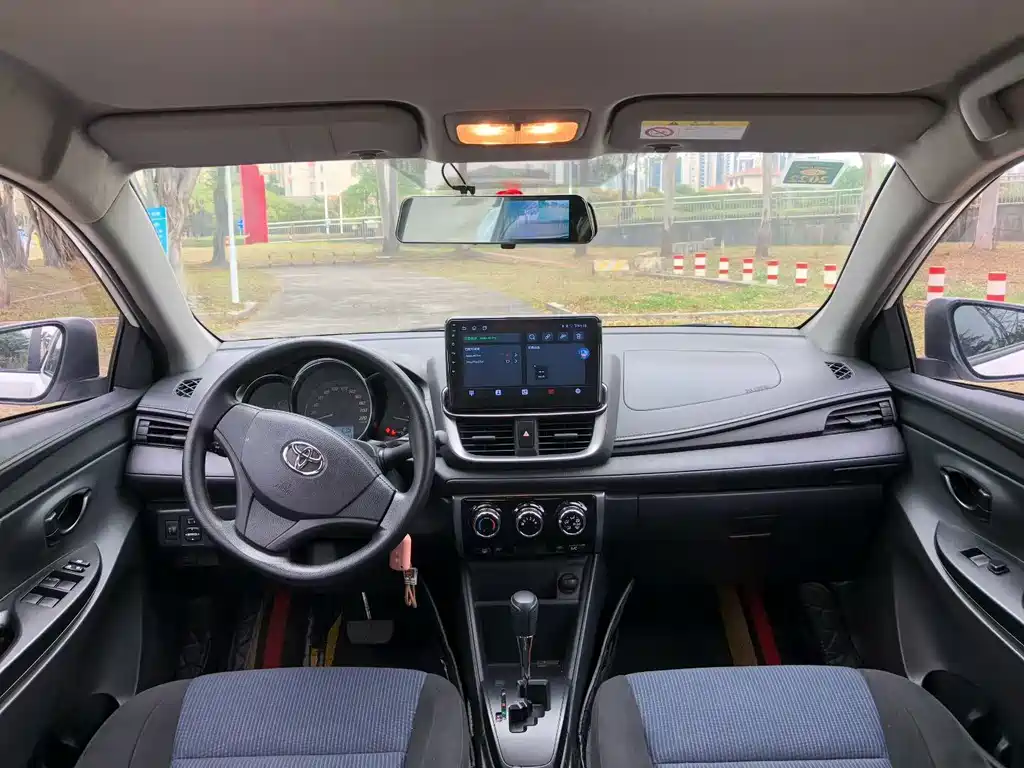 Toyota Yaris L — фото 8