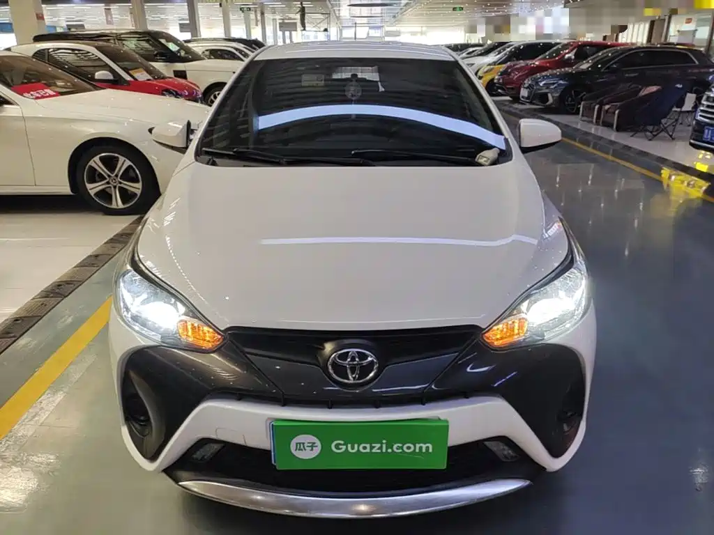 Toyota Yaris L — фото 3
