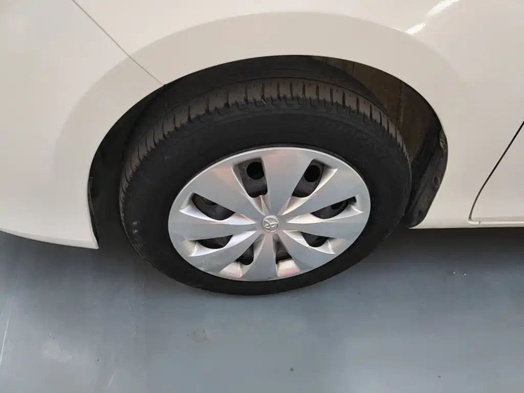 Toyota Yaris L — фото 23