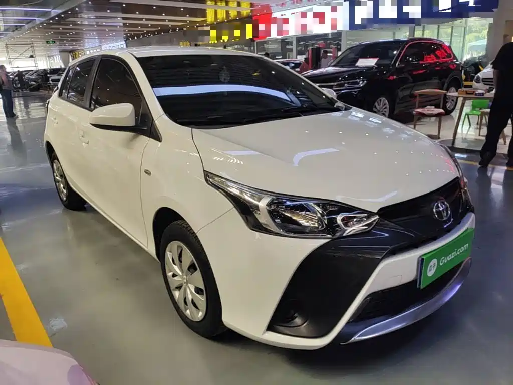 Toyota Yaris L — фото 4