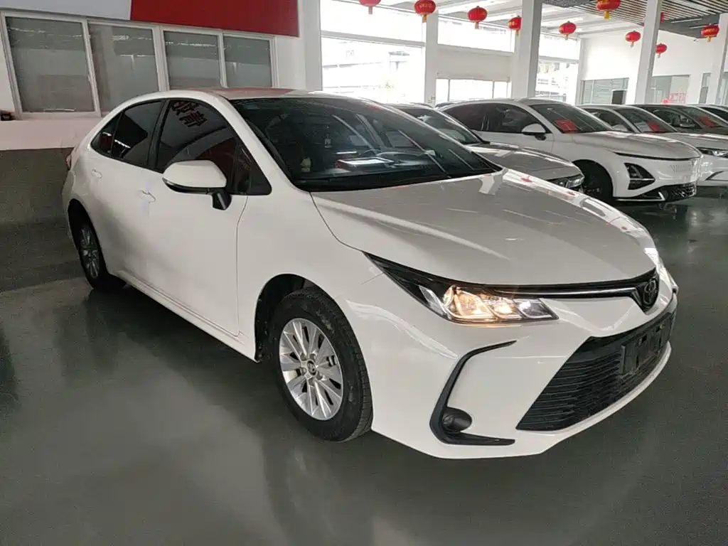 Toyota Corolla — фото 4