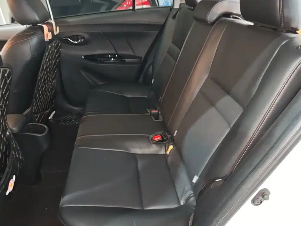 Toyota Yaris L — фото 13