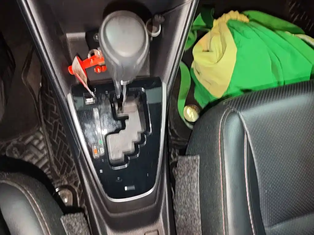 Toyota Yaris L — фото 10