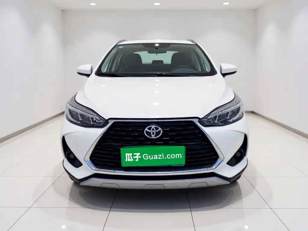 Toyota Yaris L — фото 2