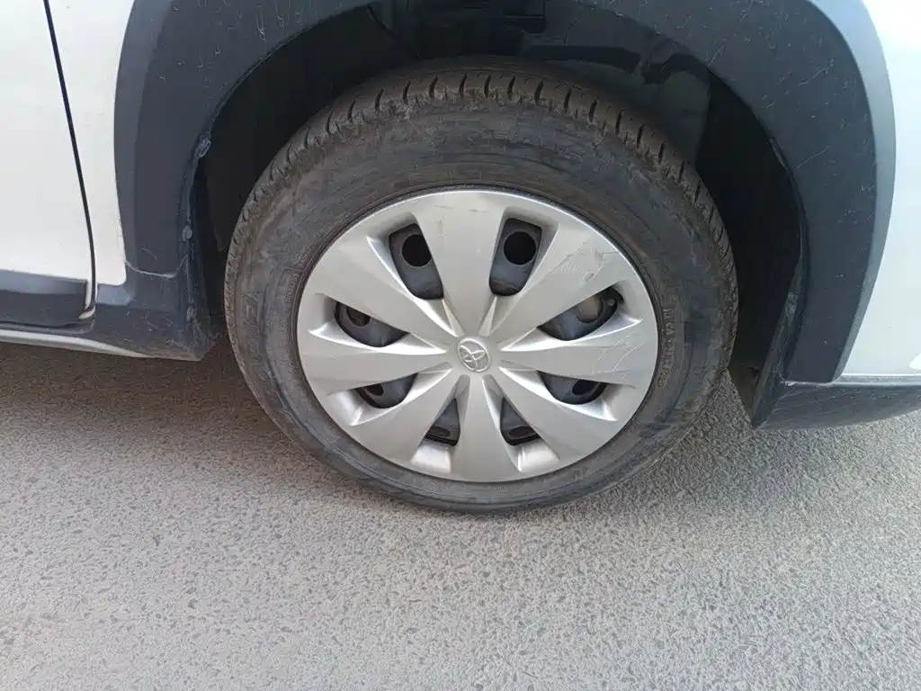 Toyota Yaris L — фото 24