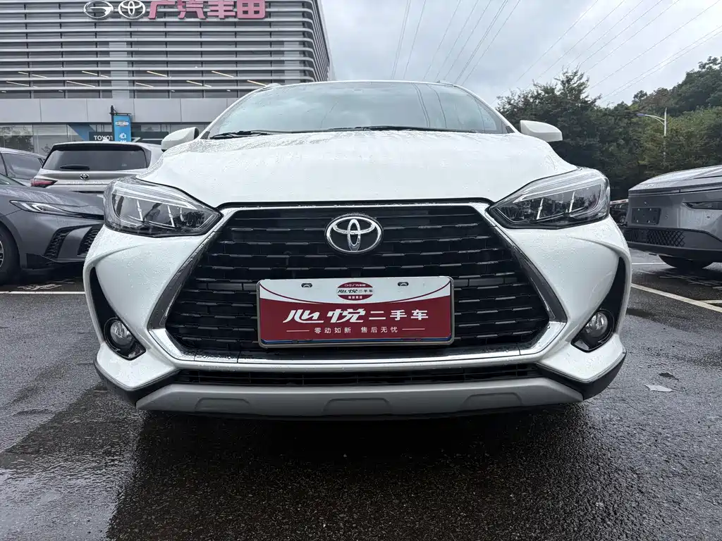 Toyota Yaris L — фото 2