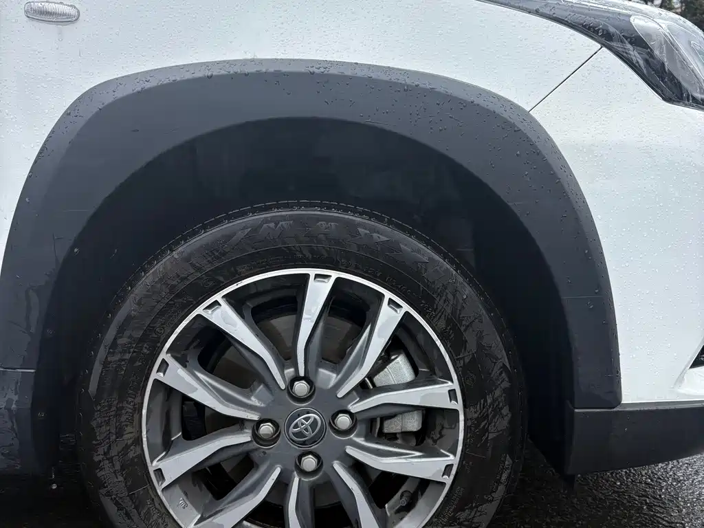 Toyota Yaris L — фото 13