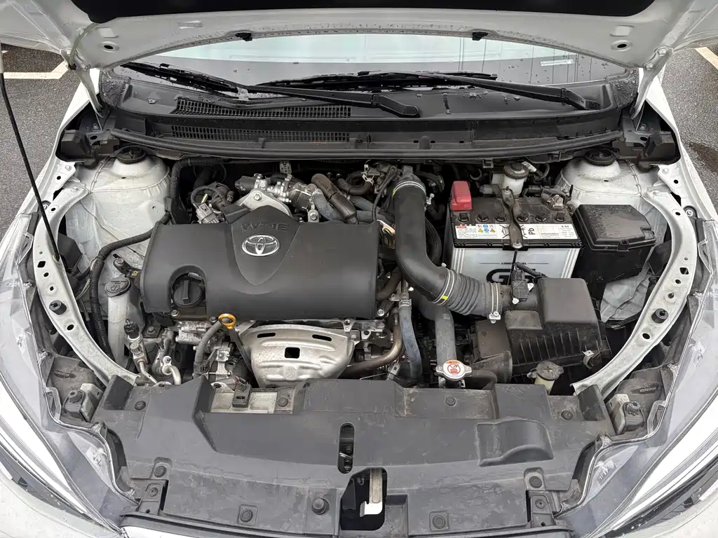 Toyota Yaris L — фото 14