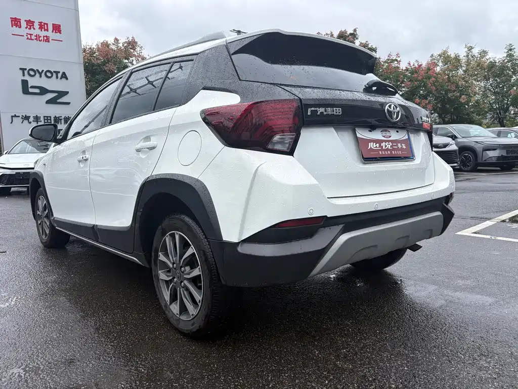 Toyota Yaris L — фото 15