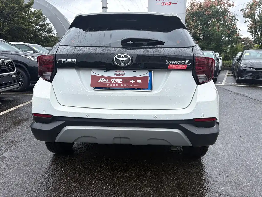 Toyota Yaris L — фото 16