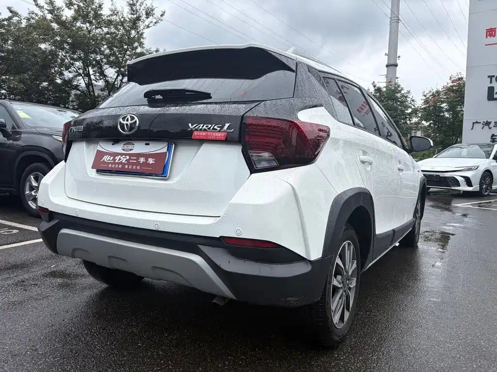 Toyota Yaris L — фото 17