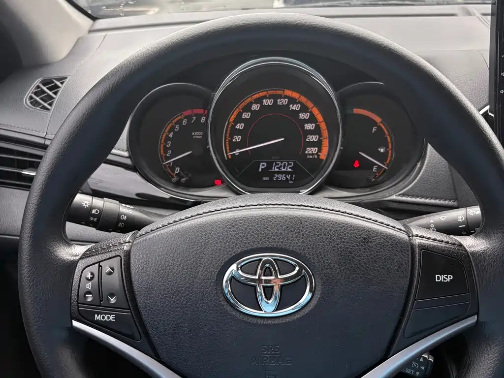 Toyota Yaris L — фото 9