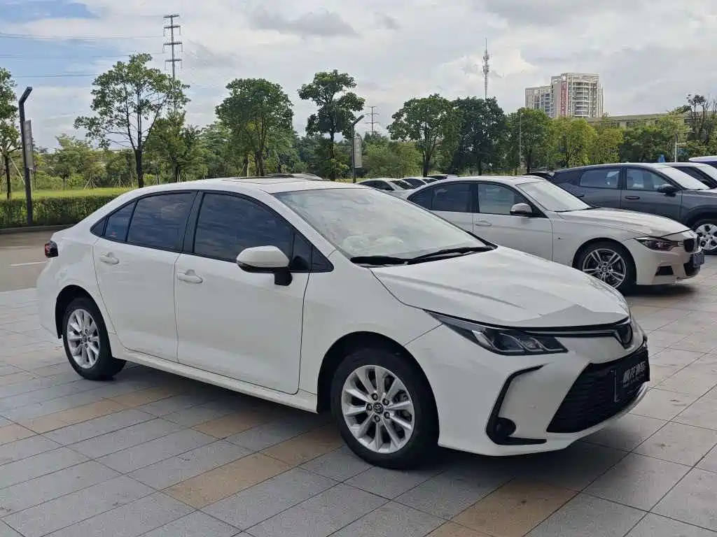 Toyota Corolla — фото 3