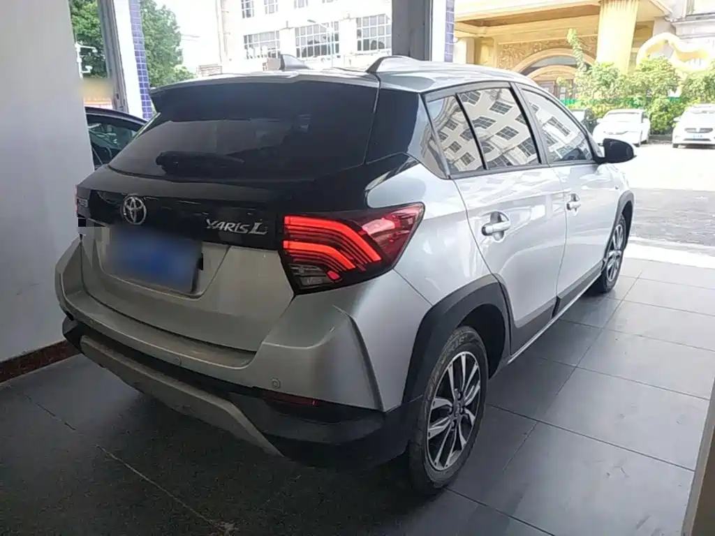 Toyota Yaris L — фото 7