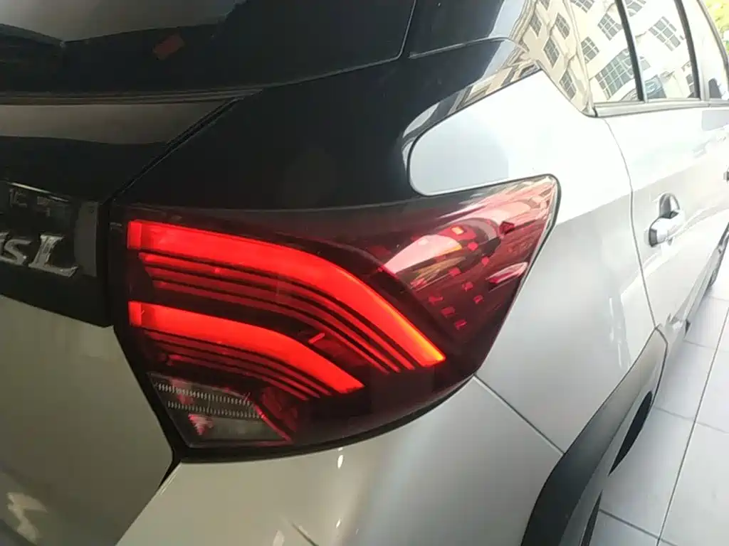 Toyota Yaris L — фото 8