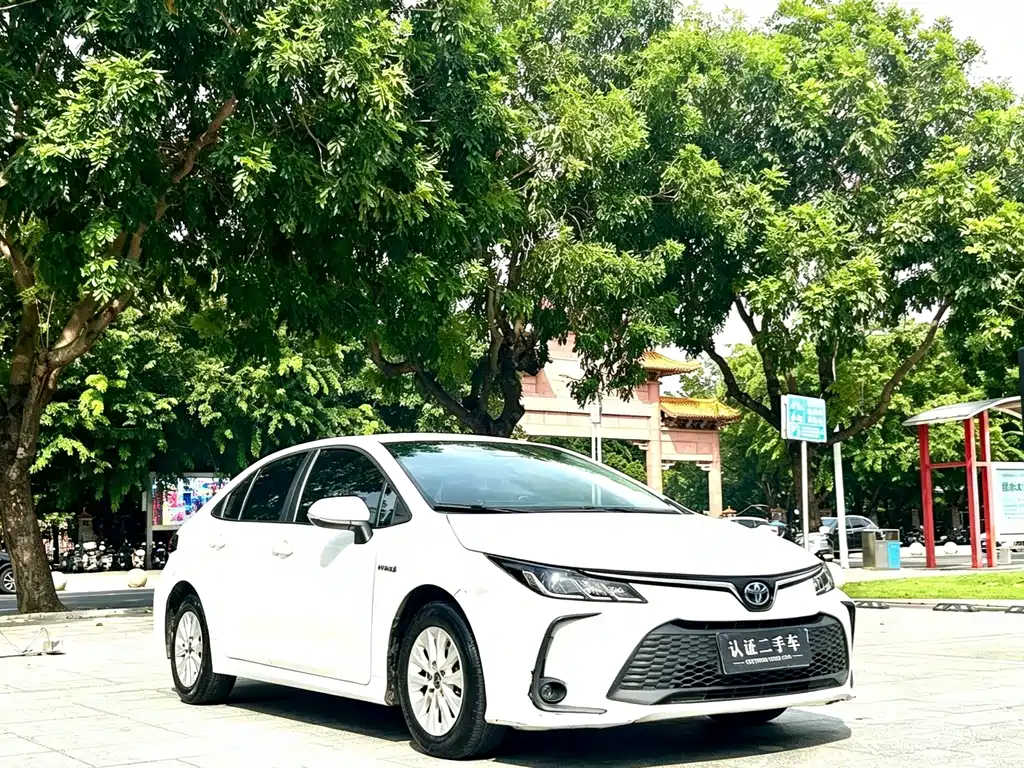 Toyota Corolla — фото 4