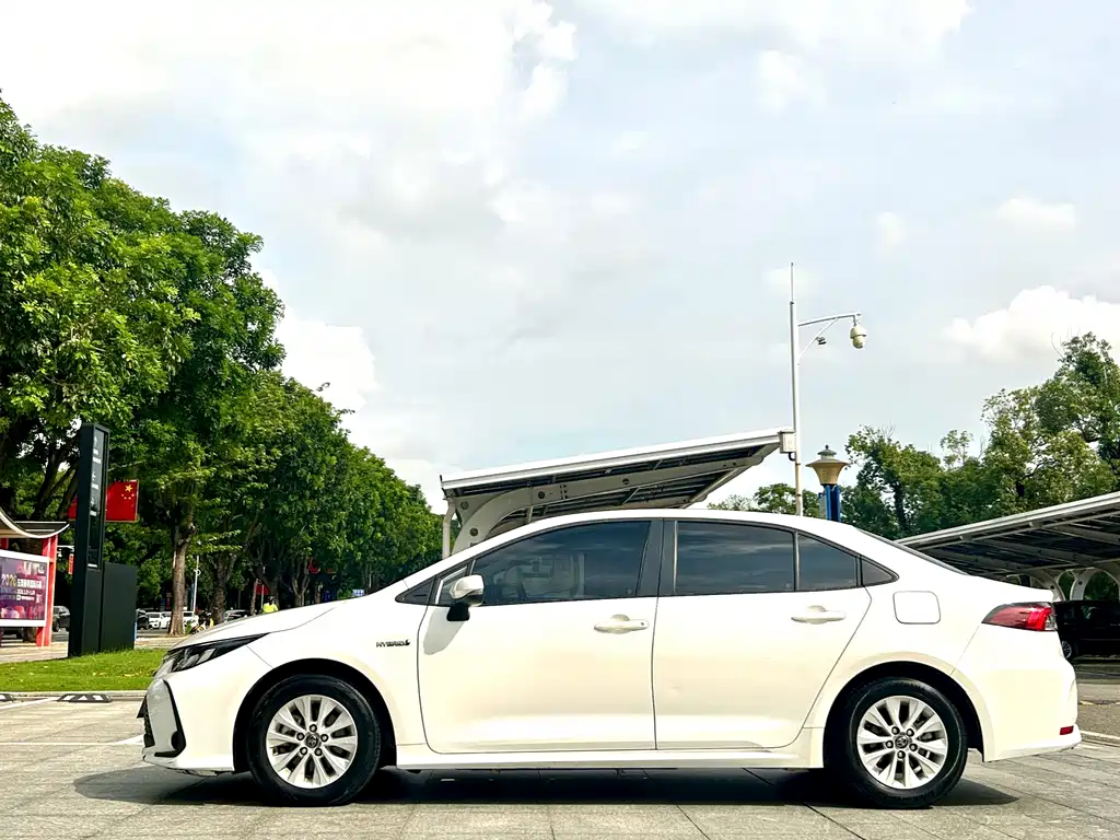 Toyota Corolla — фото 5