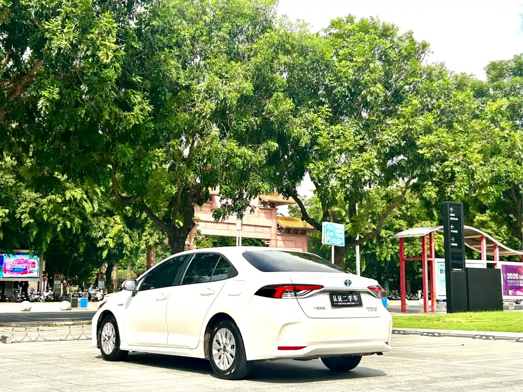 Toyota Corolla — фото 6