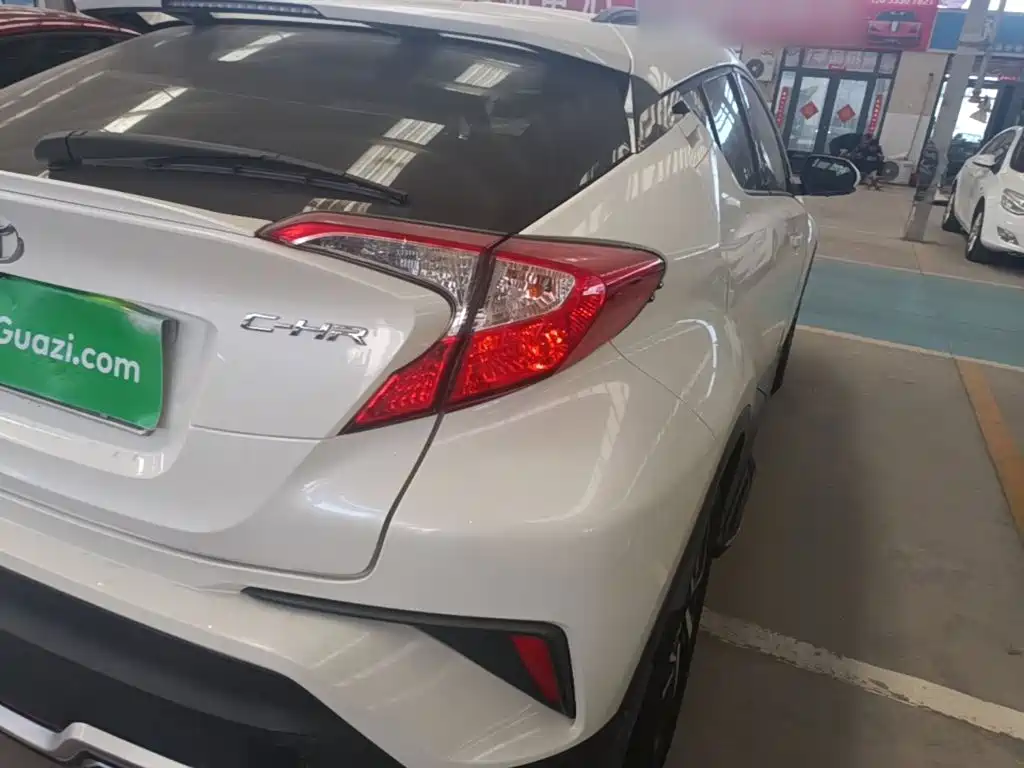 Toyota C-HR — фото 8