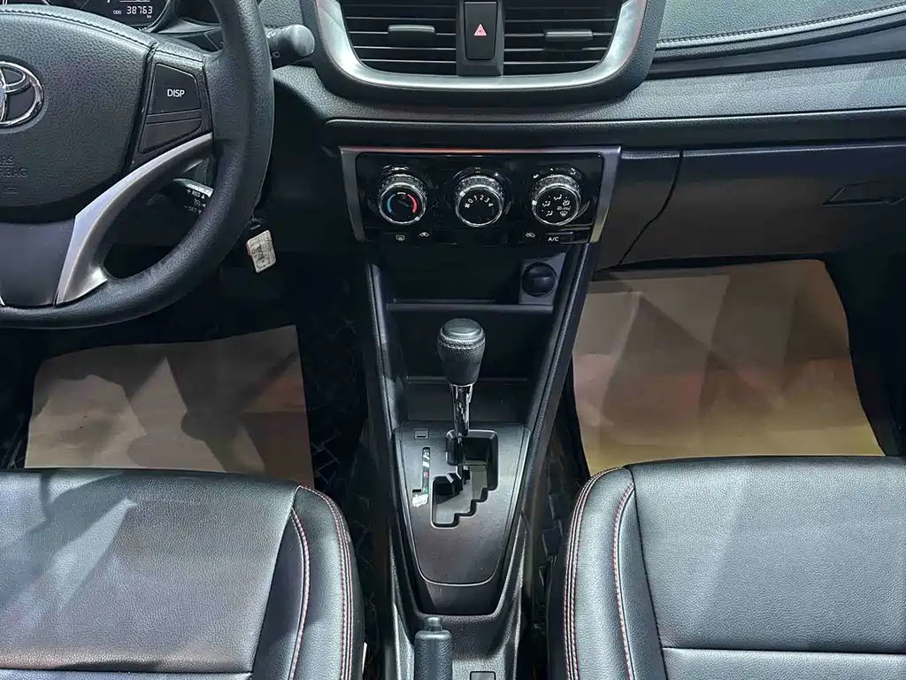Toyota Yaris L — фото 11