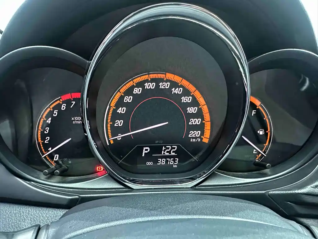 Toyota Yaris L — фото 13