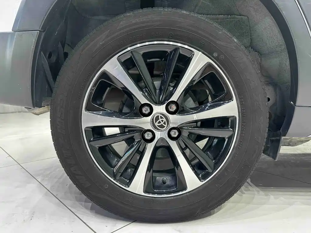 Toyota Yaris L — фото 18