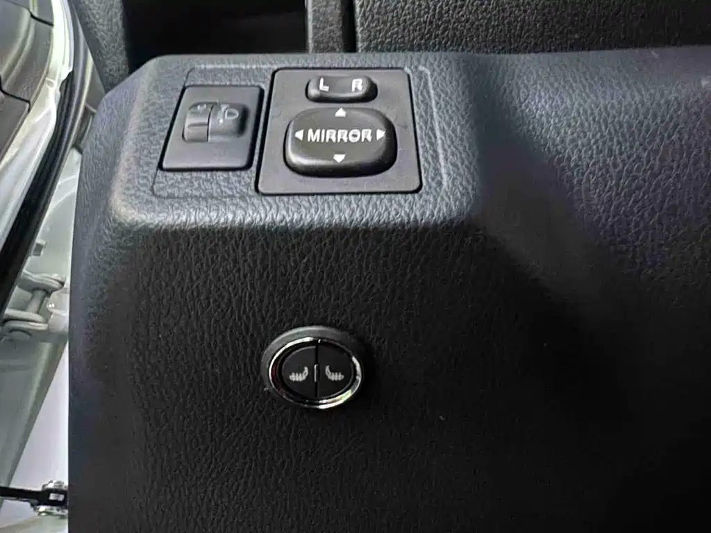 Toyota Yaris L — фото 9