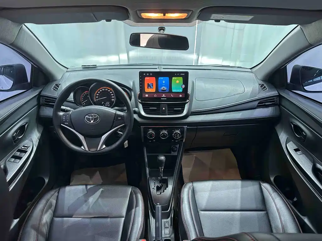 Toyota Yaris L — фото 10