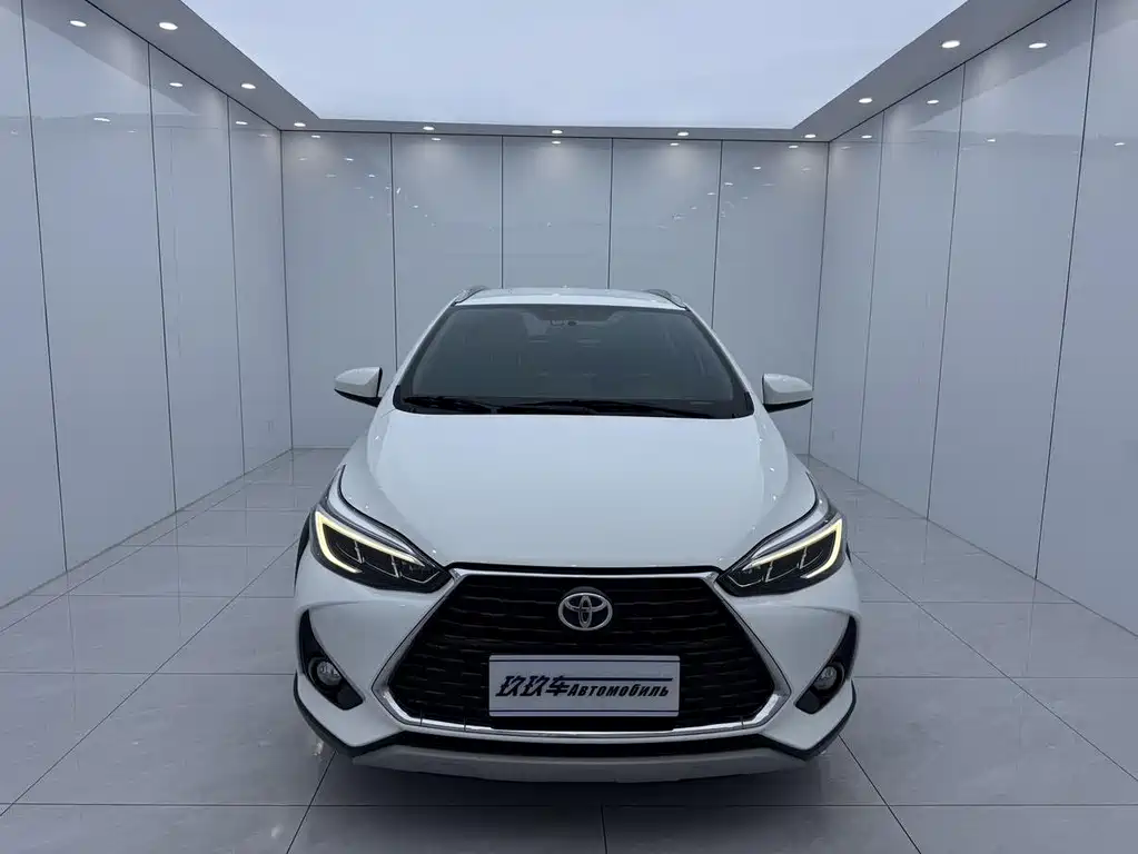 Toyota Yaris L — фото 2