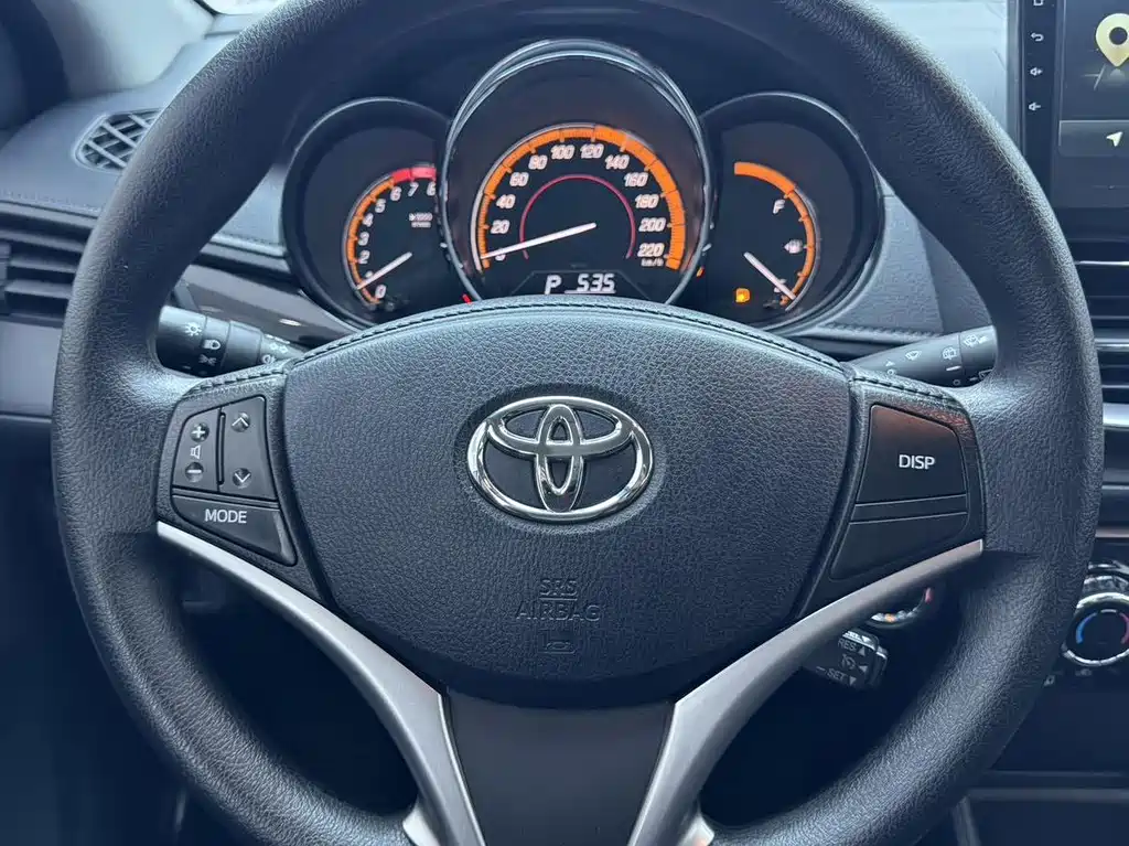 Toyota Yaris L — фото 14