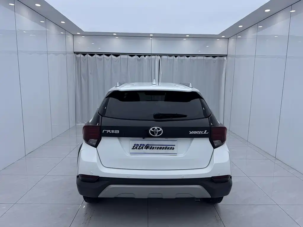 Toyota Yaris L — фото 5