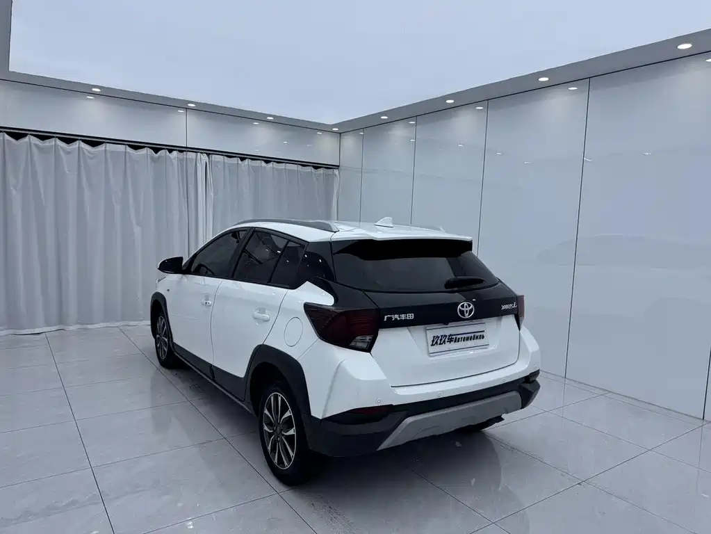 Toyota Yaris L — фото 6